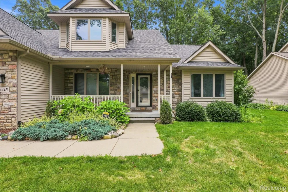 2318 Flagstone Drive Flint Charter Township, MI 48433