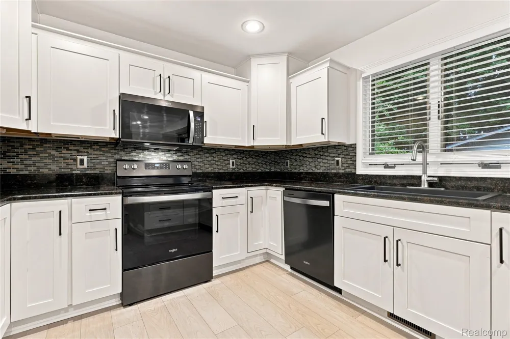 2318 Flagstone Drive Flint Charter Township, MI 48433