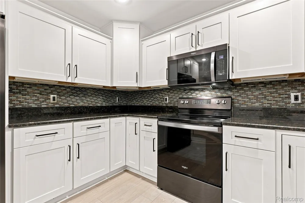 2318 Flagstone Drive Flint Charter Township, MI 48433