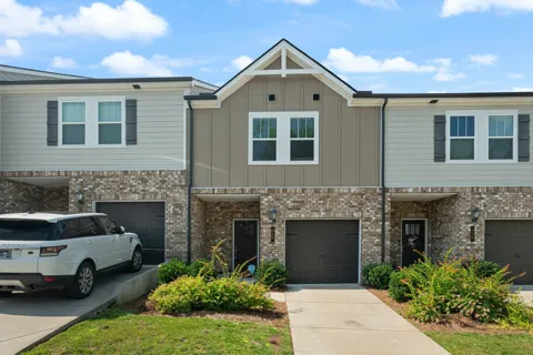 858 Longleaf Ln