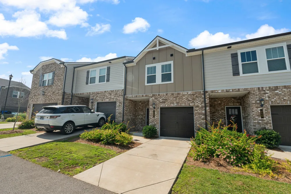 858 Longleaf Ln Columbia, TN 38401