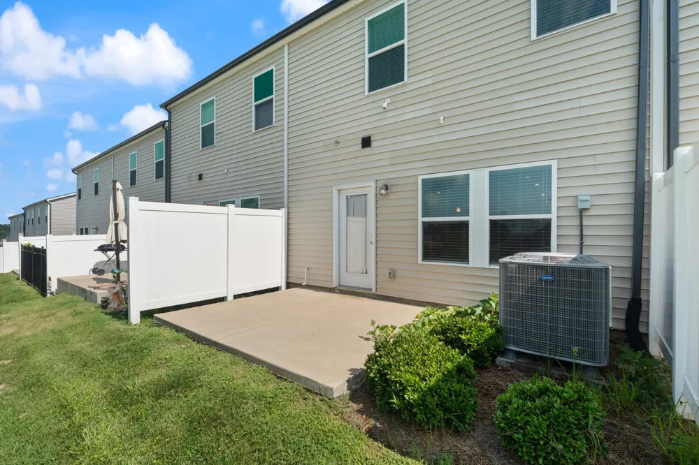 858 Longleaf Ln Columbia, TN 38401