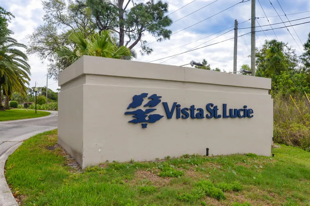 8 Lake Vista Trail Port St. Lucie, FL 34952