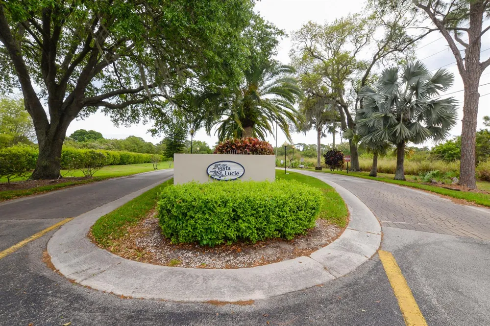 8 Lake Vista Trail Port St. Lucie, FL 34952