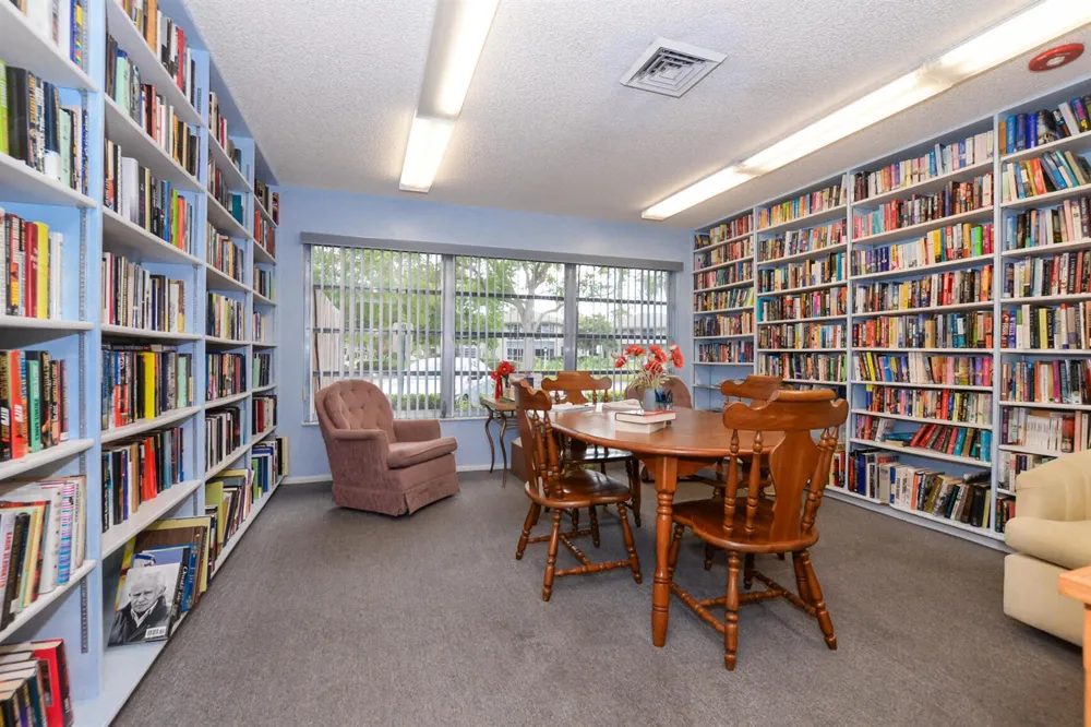 8 Lake Vista Trail Port St. Lucie, FL 34952