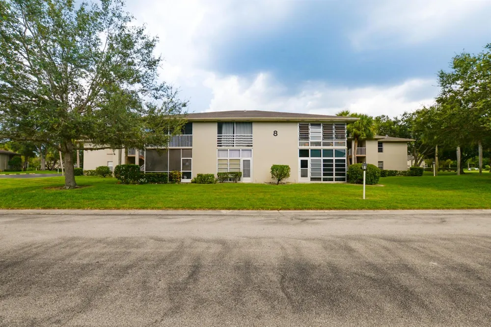 8 Lake Vista Trail Port St. Lucie, FL 34952