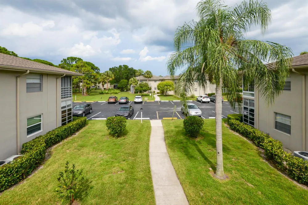 8 Lake Vista Trail Port St. Lucie, FL 34952