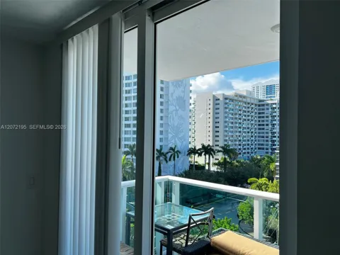 1035 West Ave #803