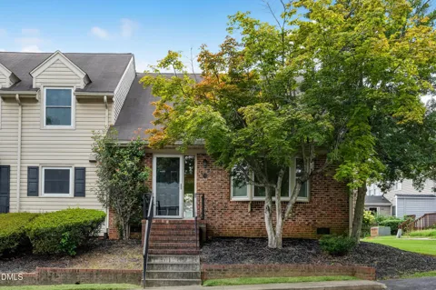 2202 Huntington Road #E5