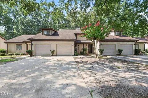 1904 Stephens Court