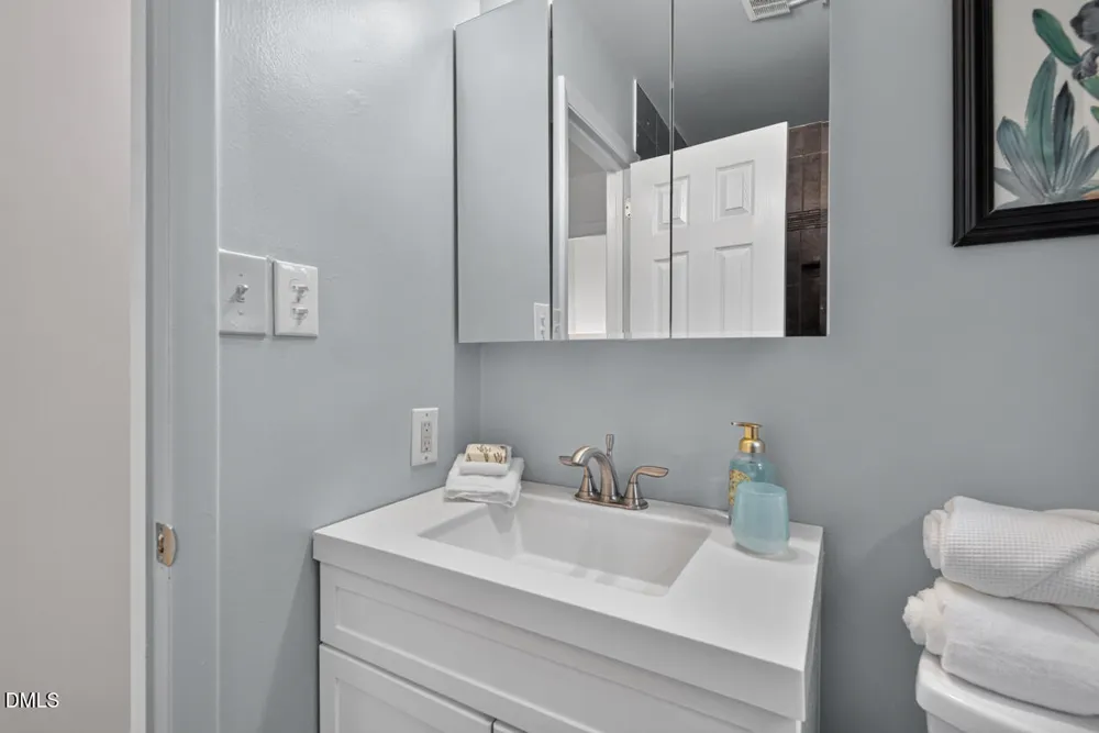 207 Holly Ridge Chapel Hill, NC 27516
