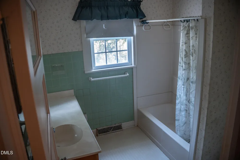 1179 Nc-87 Elon, NC 27244