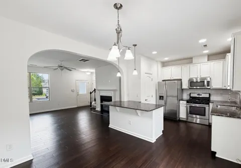 14 Pilatus Drive