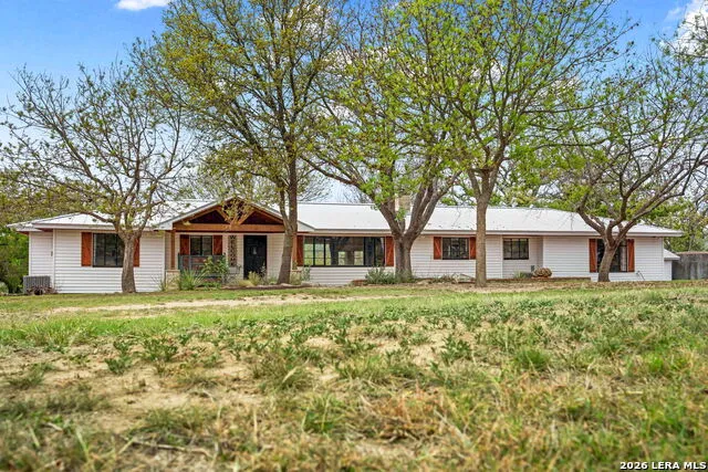 1094 Harper Road Kerrville, TX 78028