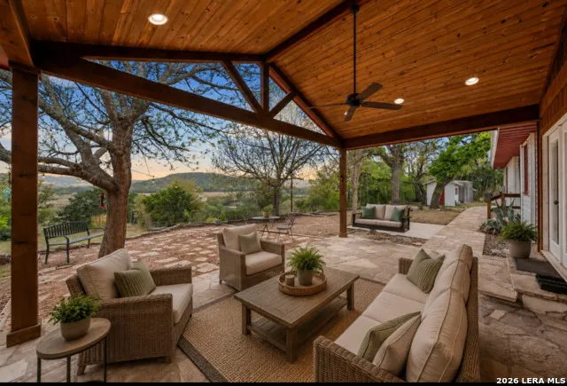 1094 Harper Road Kerrville, TX 78028