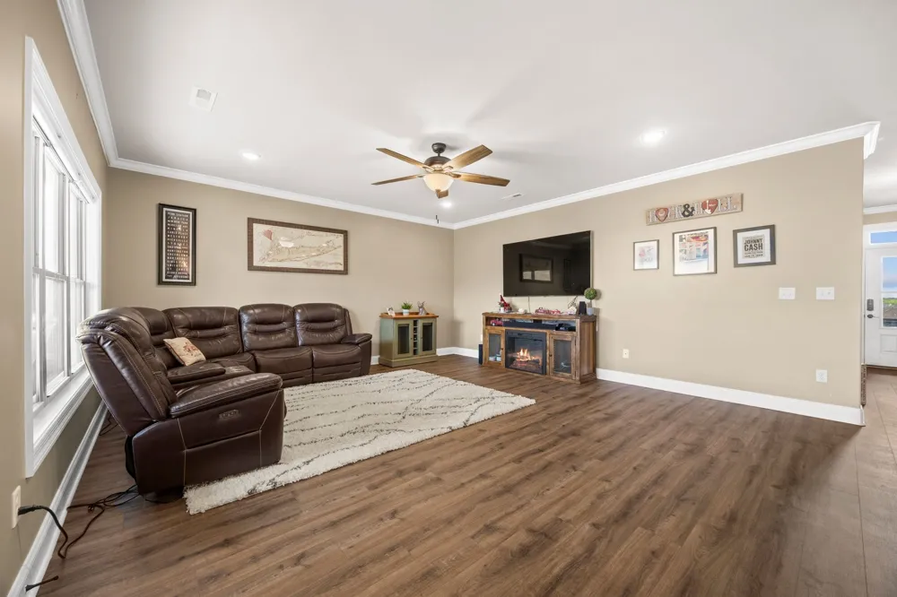2608 Etna Dr Chapel Hill, TN 37034