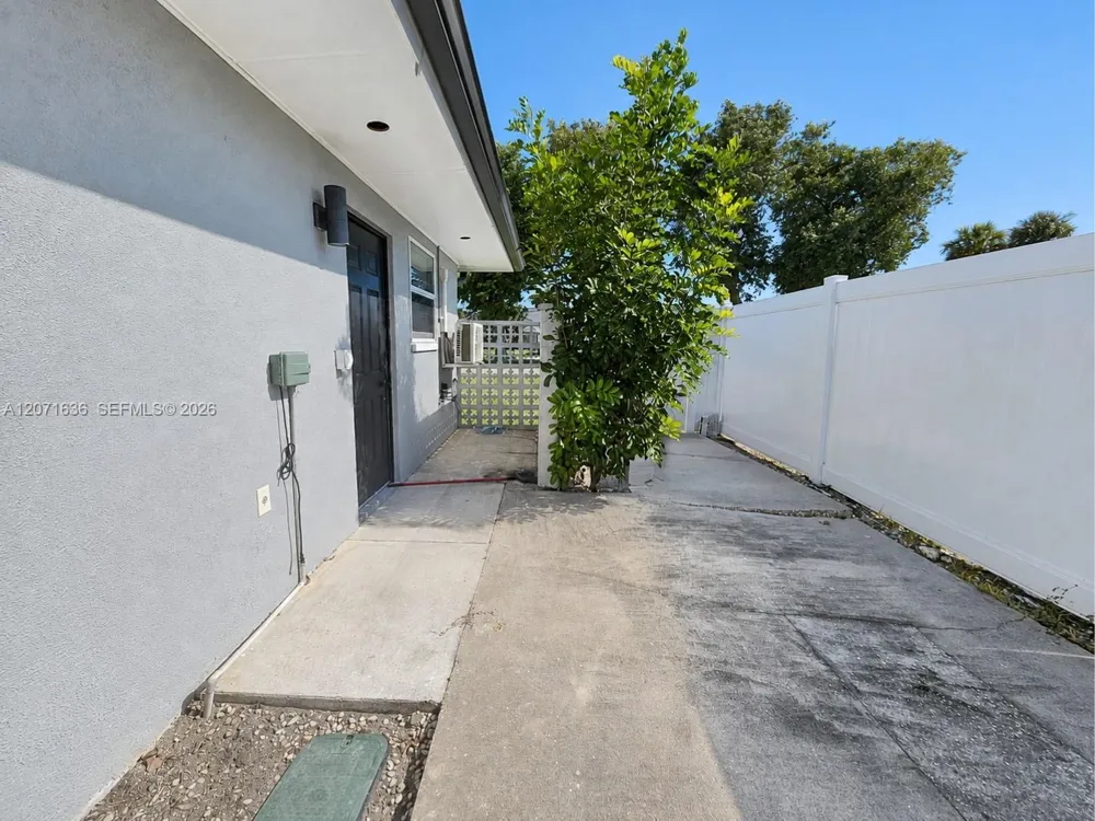 1419 shelby pwky Cape Coral, FL 33904