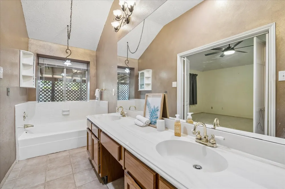 4330 Glen Avon Drive Pasadena, TX 77505