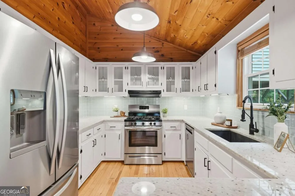 946 Laurel CIR Blue Ridge, GA 30513