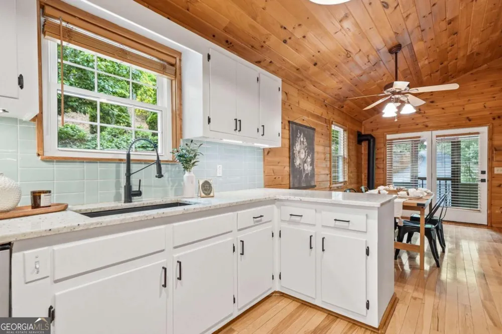 946 Laurel CIR Blue Ridge, GA 30513