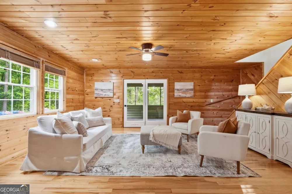 946 Laurel CIR Blue Ridge, GA 30513