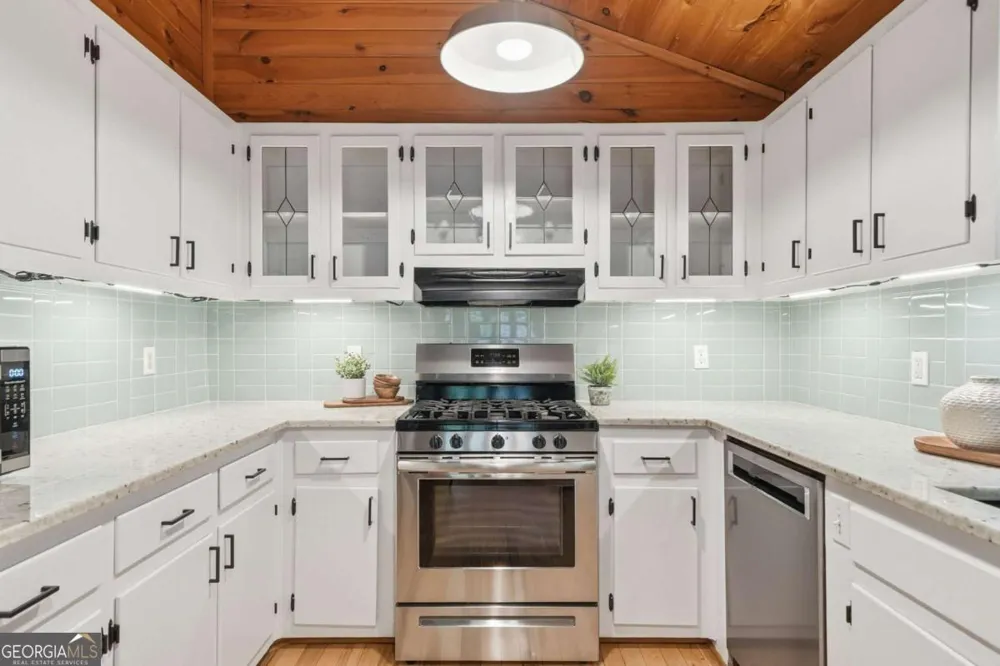 946 Laurel CIR Blue Ridge, GA 30513