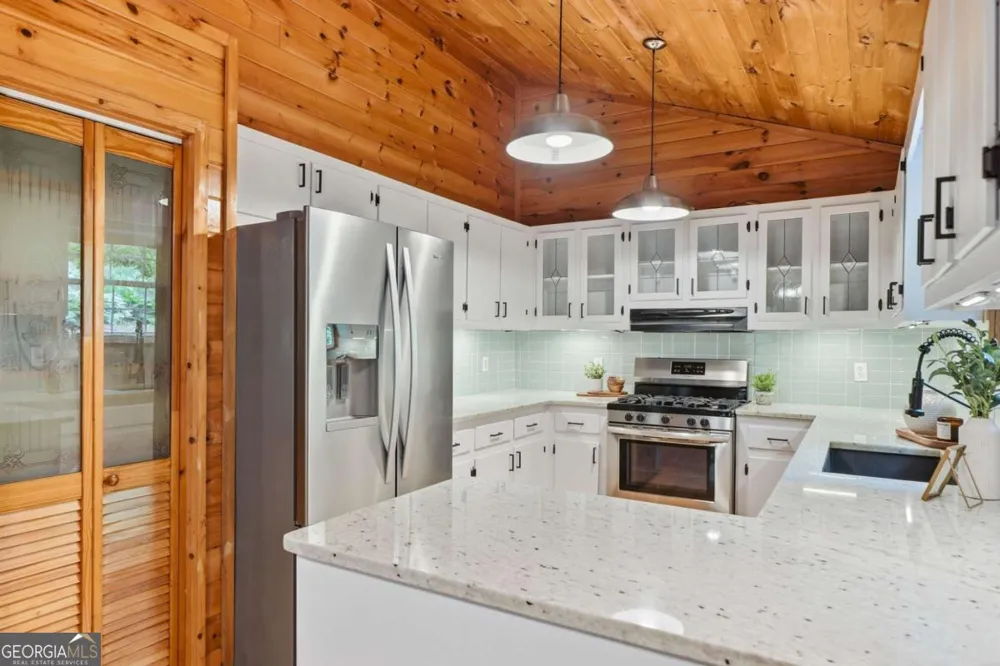 946 Laurel CIR Blue Ridge, GA 30513