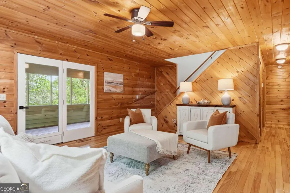 946 Laurel CIR Blue Ridge, GA 30513