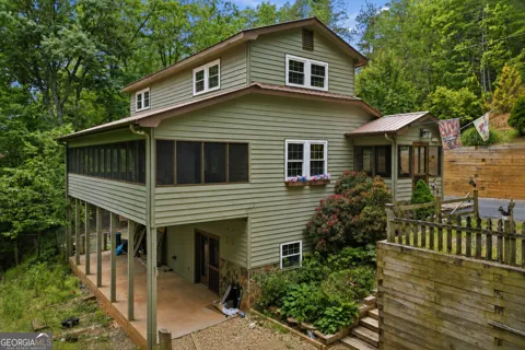 946 Laurel CIR