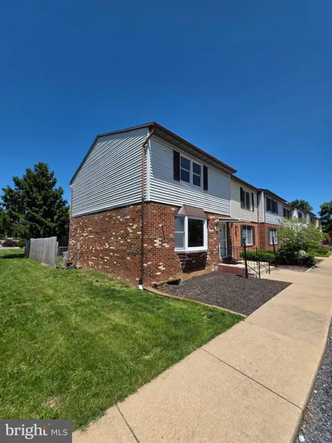916 HILLTOP DRIVE