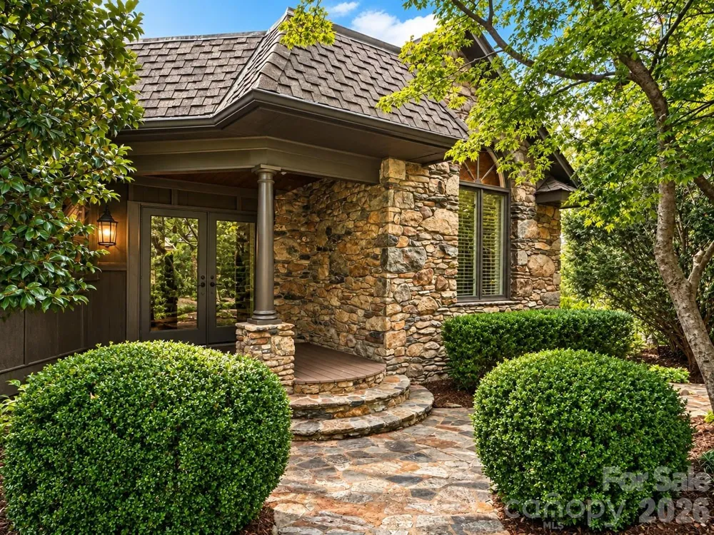 4821 Elmhurst Drive NE Hickory, NC 28601