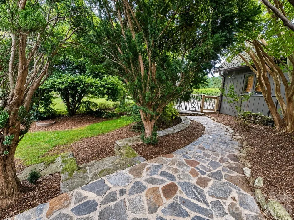 4821 Elmhurst Drive NE Hickory, NC 28601