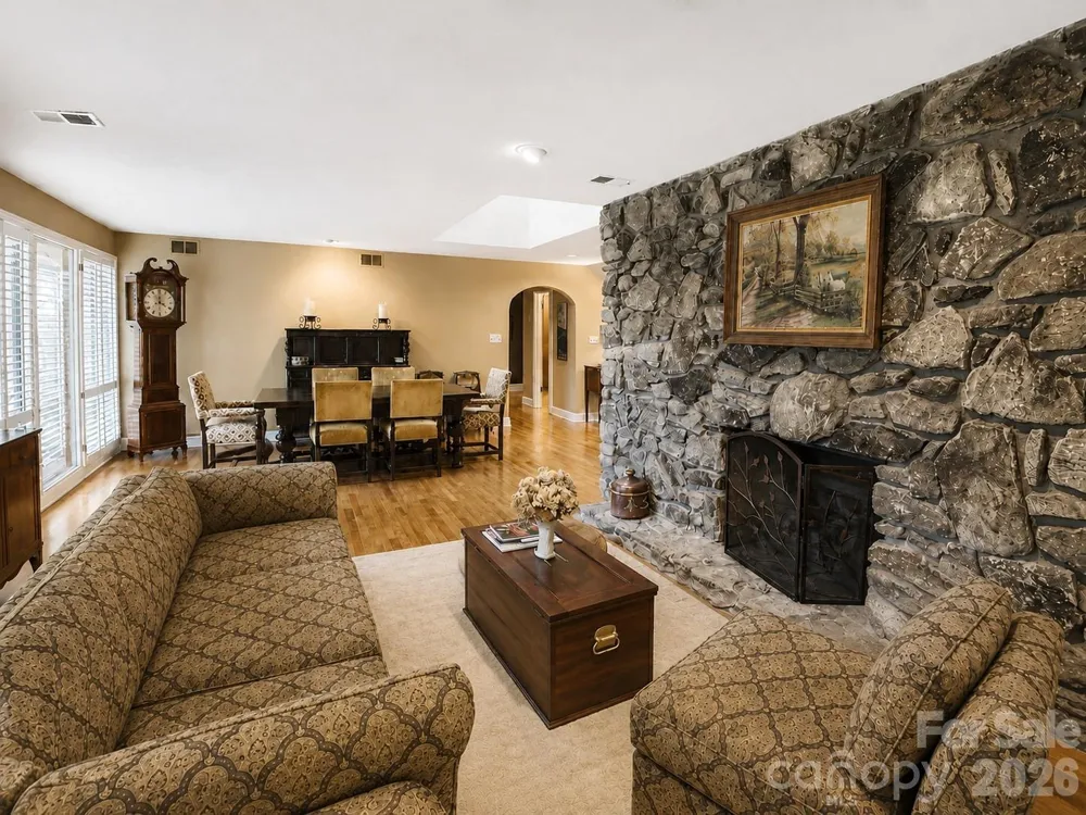 4821 Elmhurst Drive NE Hickory, NC 28601