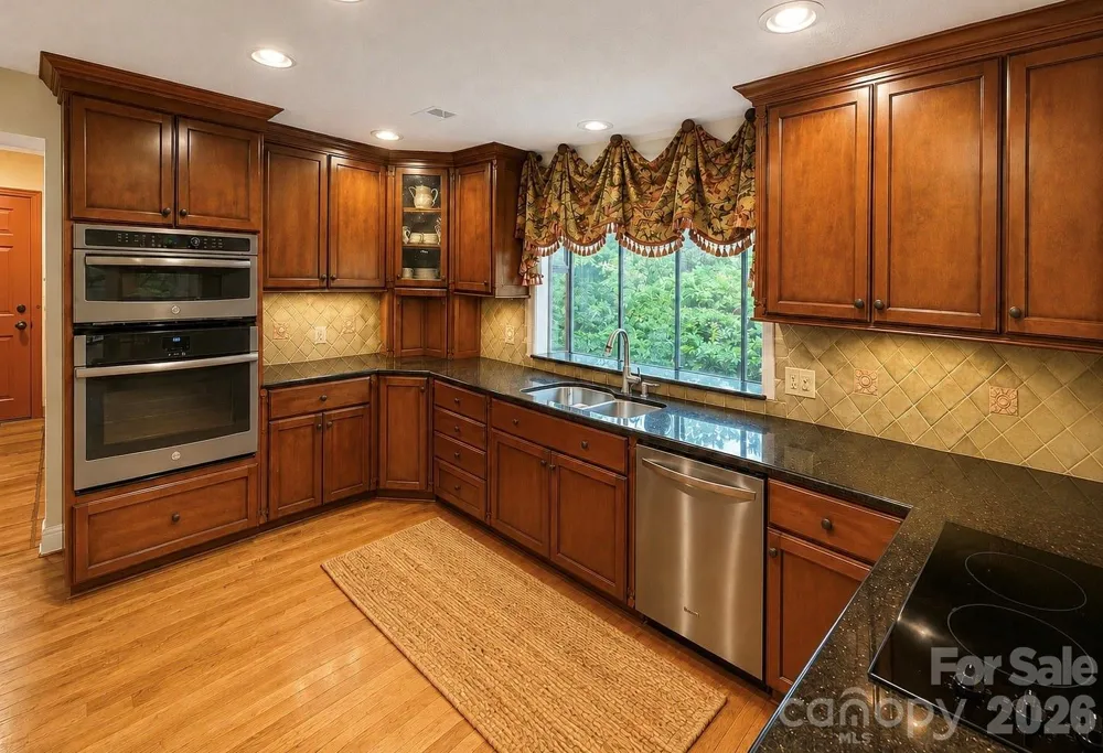 4821 Elmhurst Drive NE Hickory, NC 28601