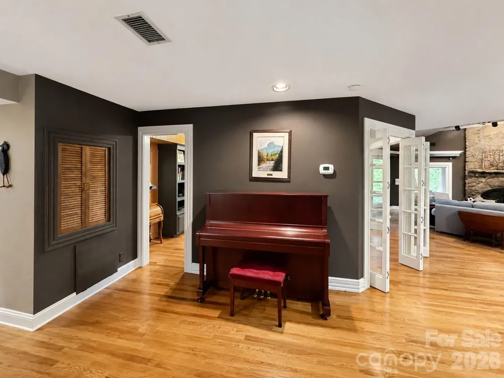 4821 Elmhurst Drive NE Hickory, NC 28601