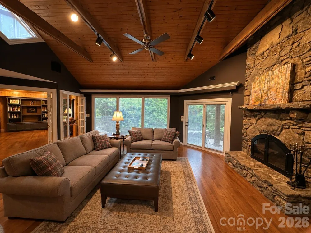 4821 Elmhurst Drive NE Hickory, NC 28601