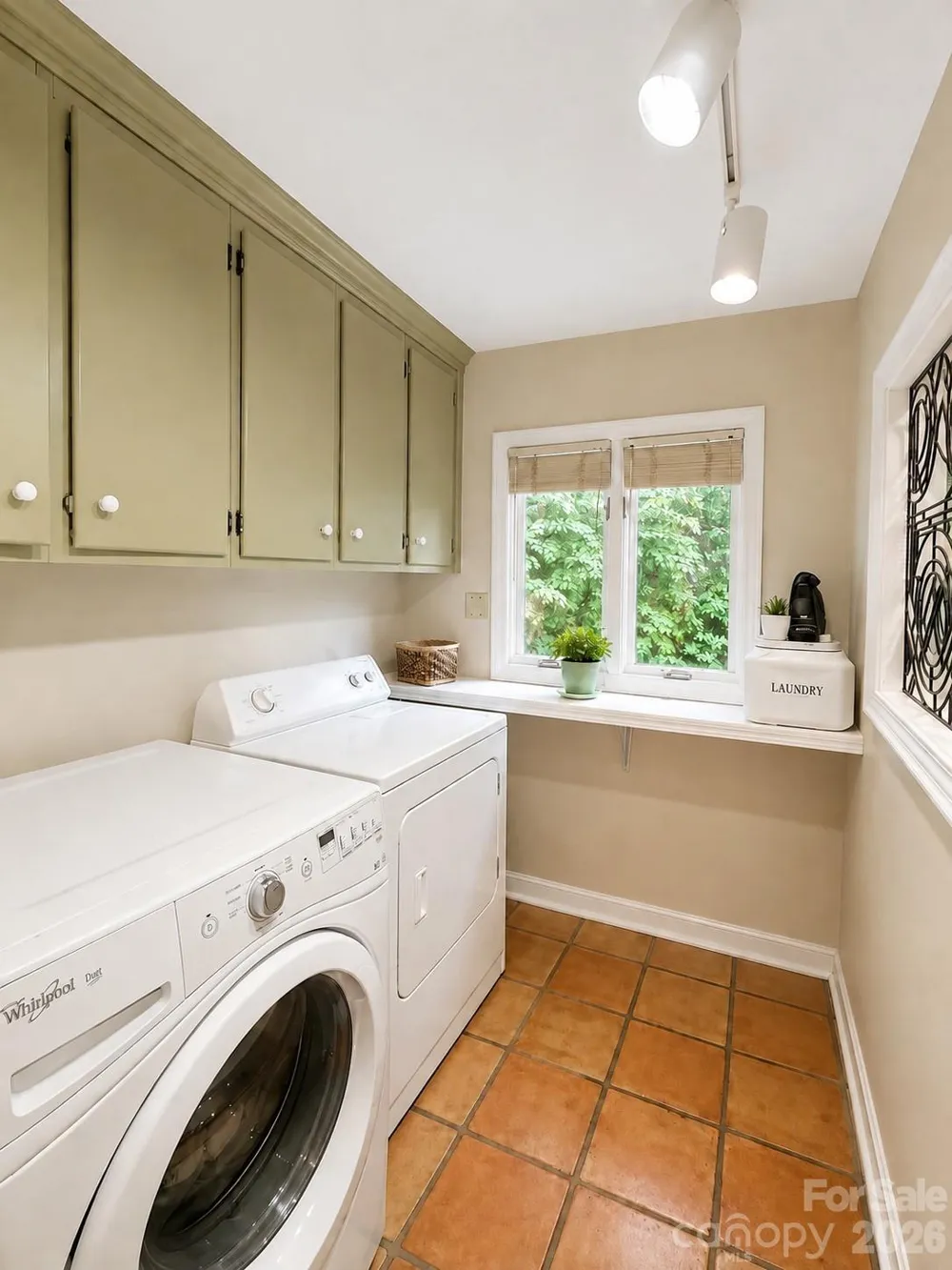 4821 Elmhurst Drive NE Hickory, NC 28601