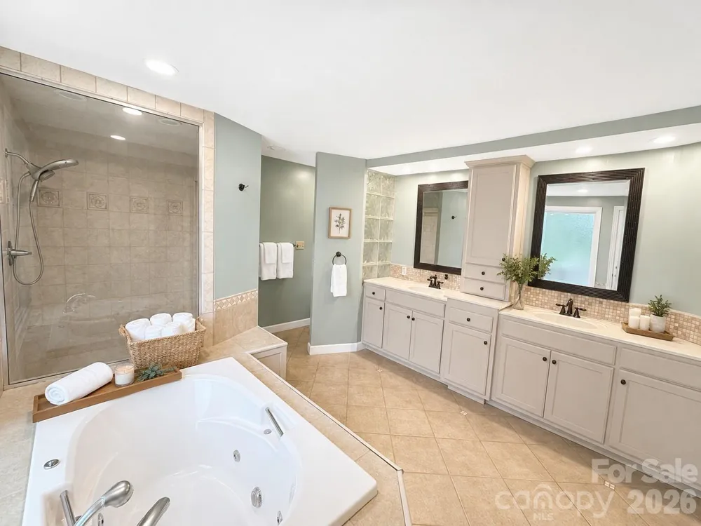 4821 Elmhurst Drive NE Hickory, NC 28601
