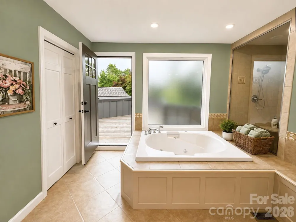 4821 Elmhurst Drive NE Hickory, NC 28601