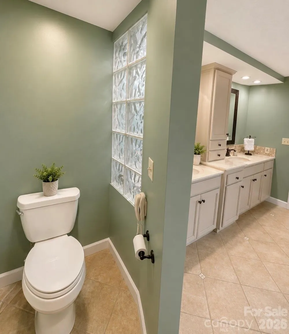 4821 Elmhurst Drive NE Hickory, NC 28601
