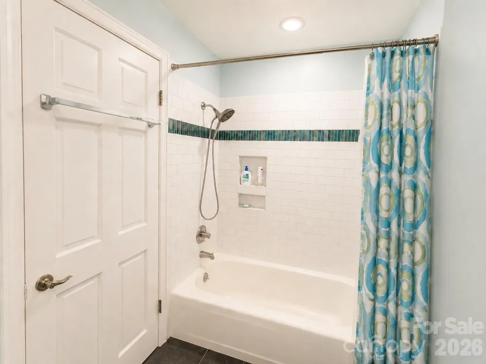 4821 Elmhurst Drive NE Hickory, NC 28601
