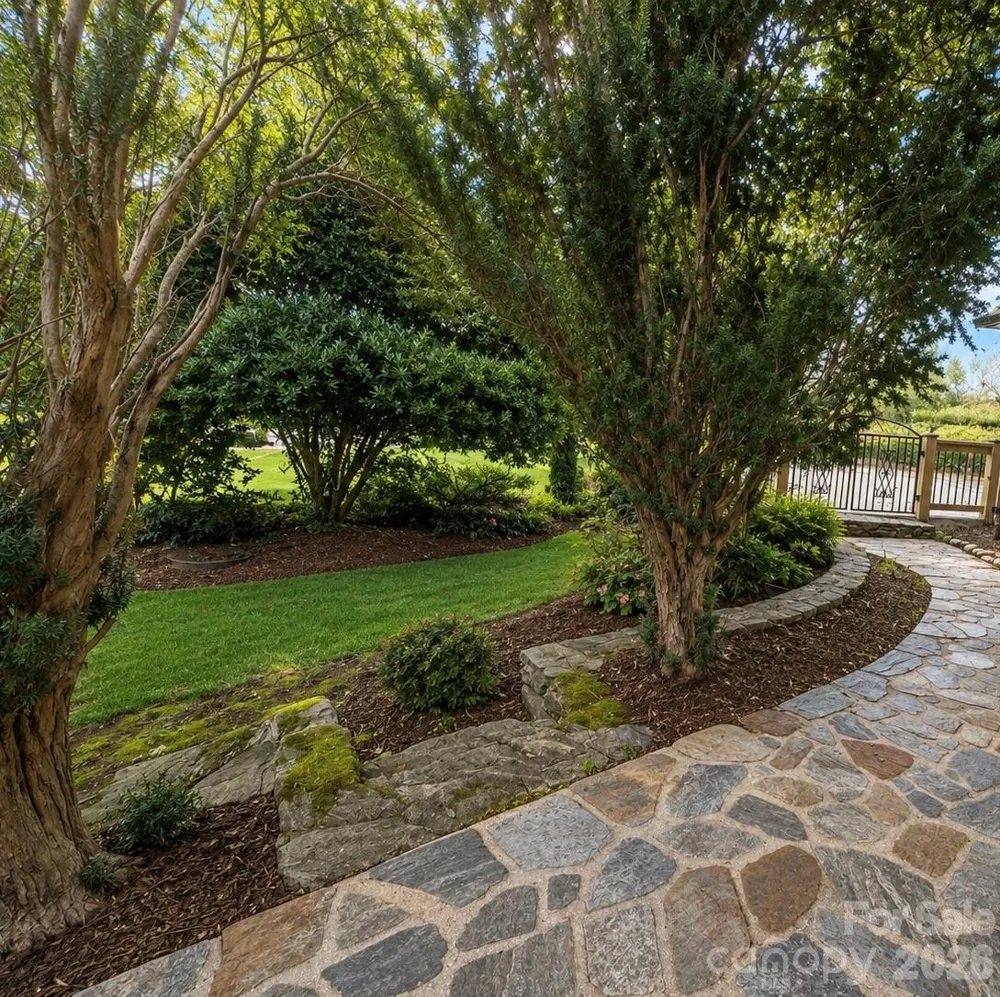4821 Elmhurst Drive NE Hickory, NC 28601