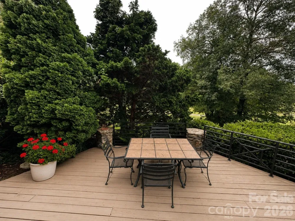 4821 Elmhurst Drive NE Hickory, NC 28601