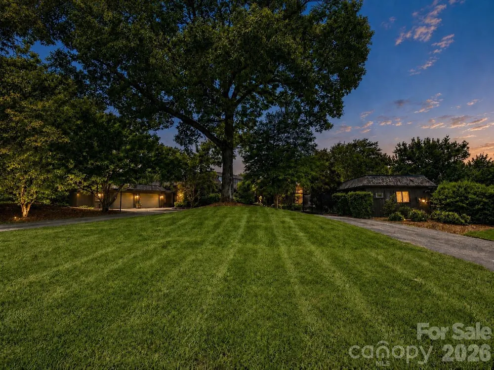 4821 Elmhurst Drive NE Hickory, NC 28601