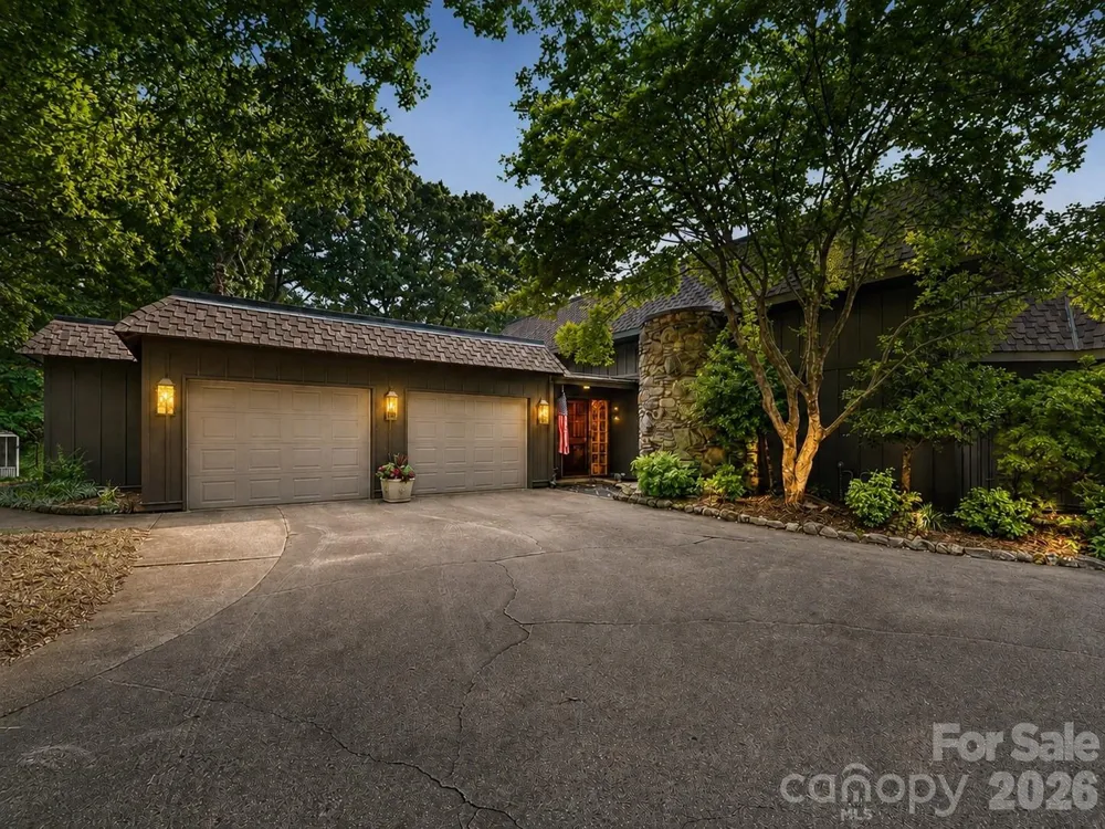 4821 Elmhurst Drive NE Hickory, NC 28601
