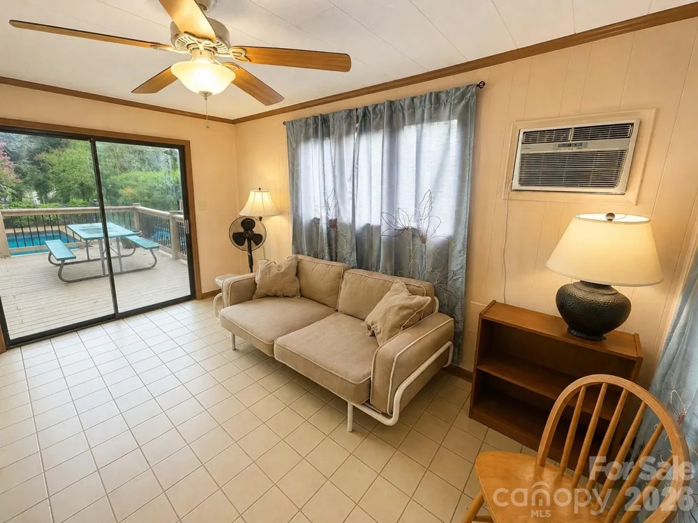 4821 Elmhurst Drive NE Hickory, NC 28601