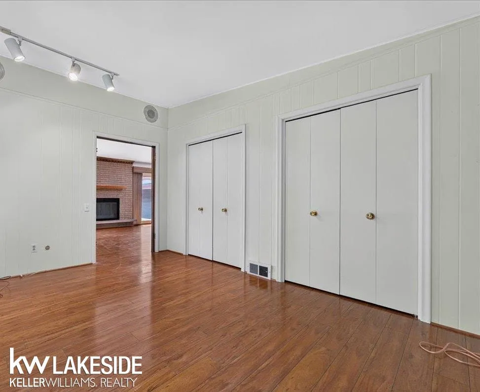 19427 Candlelight Drive Roseville City, MI 48066