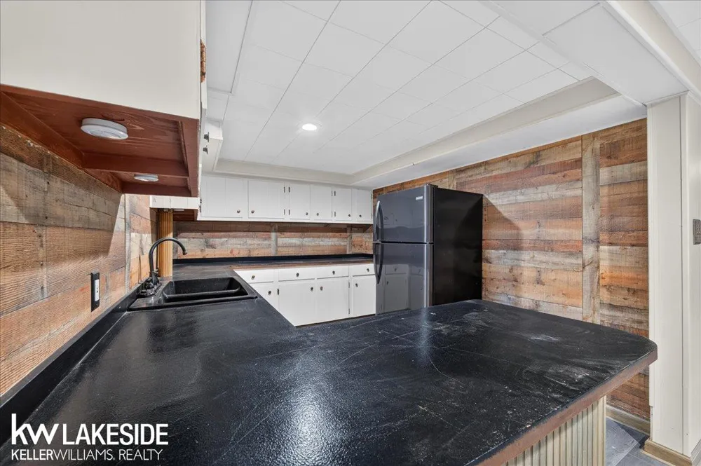 19427 Candlelight Drive Roseville City, MI 48066
