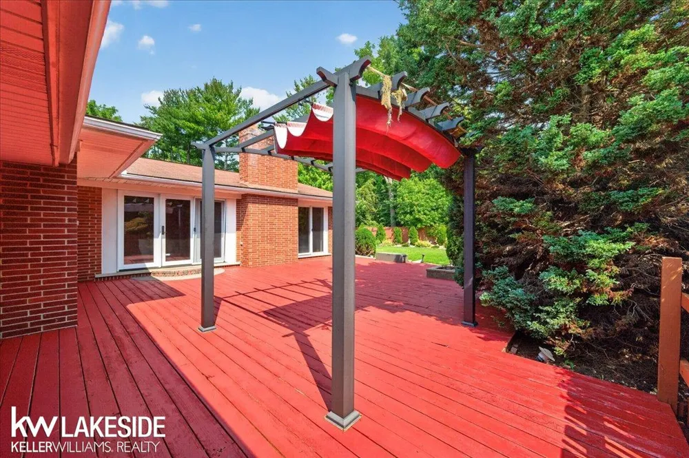 19427 Candlelight Drive Roseville City, MI 48066