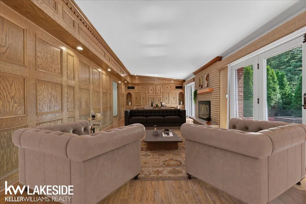 19427 Candlelight Drive Roseville City, MI 48066